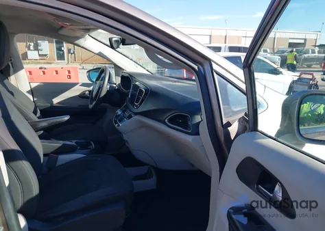 2018 Chrysler Pacifica Touring Plus z USA, uszkodzony, nr VIN 2C4RC1FG2JR293352